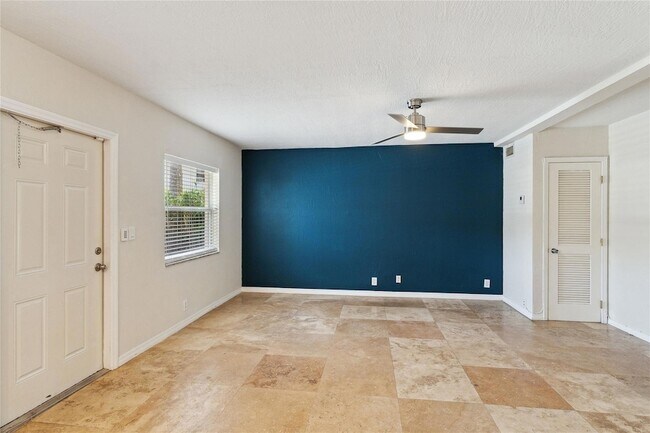 Building Photo - 1470 N Dixie Hwy