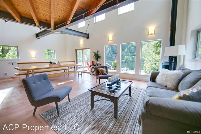 Building Photo - 4 br, 2 bath House - 931 W Lake Samish Dr.