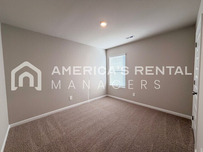 Building Photo - Modern Comfort Awaits in Mize Meadows Brand New Construction with Open Floor Plan!