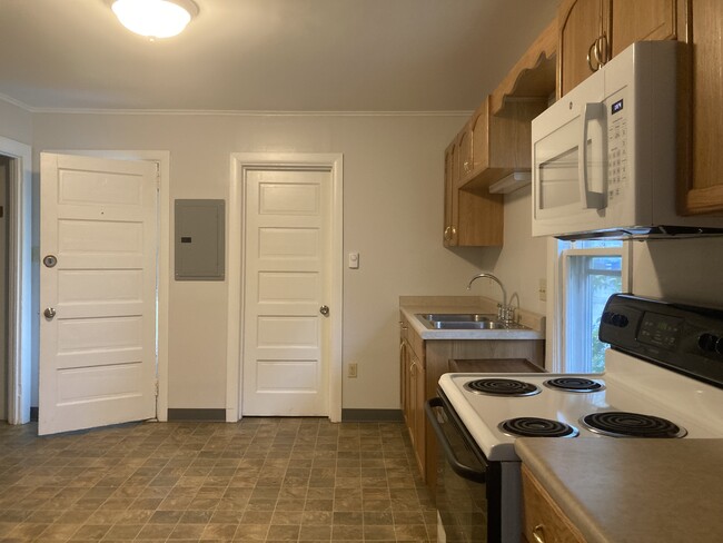 Building Photo - 6028 Penn St