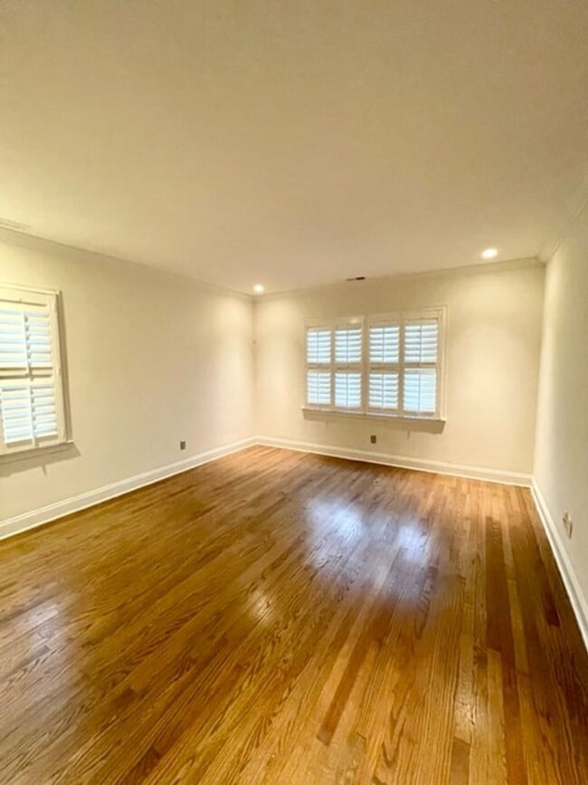 Building Photo - Pristine Cotswold Ranch for Lease!