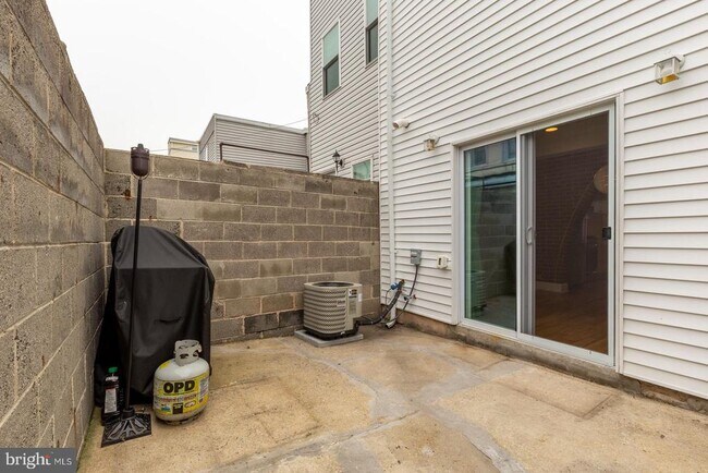 Building Photo - 2322 Wilder St