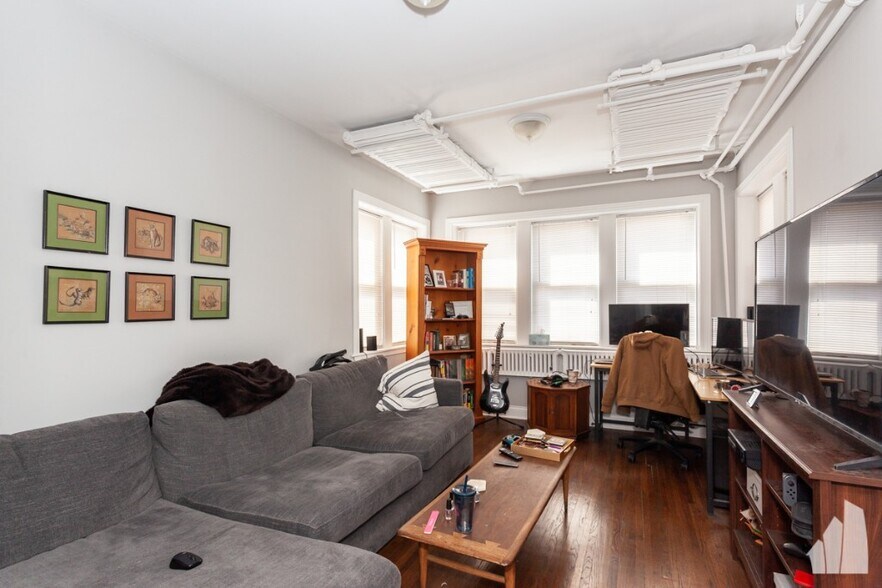 Building Photo - 3511 N Damen Ave
