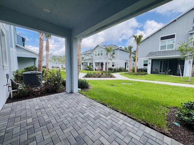 Building Photo - 16411 Powerscourt Dr