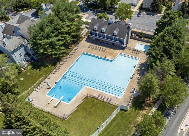 Building Photo - 18273 Leman Lake Dr