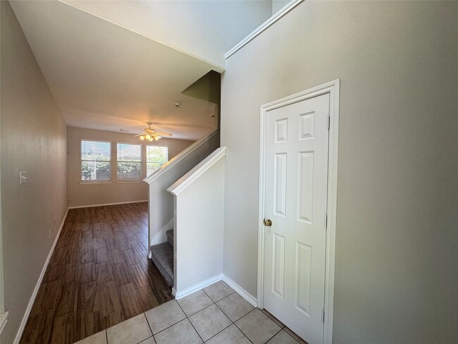 Building Photo - 5711 Vinemont Ln