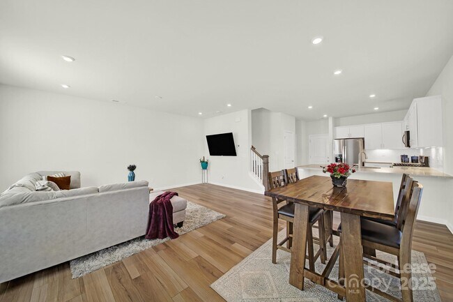 Building Photo - 8004 Whitegrove Rd