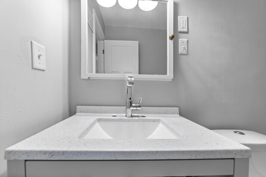 Full Bath - 2405 14th Ave
