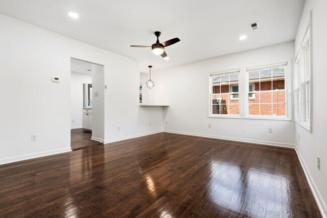 Building Photo - Charming, thoughtfully renovated 2 bed/1 bath in Northgate Park!