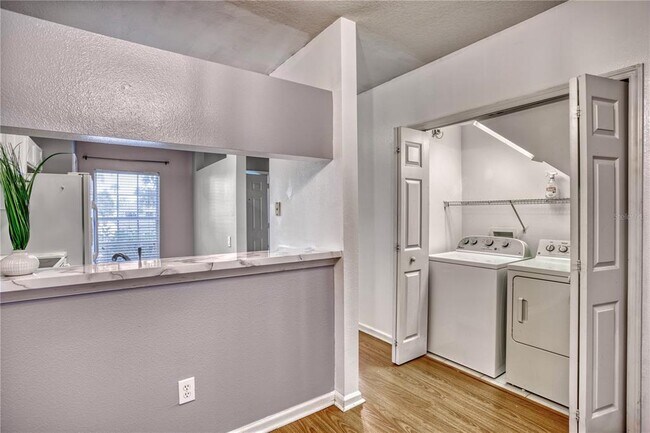 Building Photo - 1050 Vineland Pl