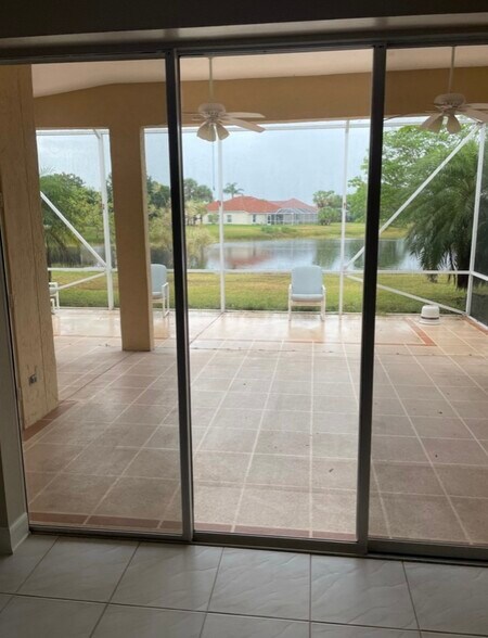 Building Photo - 895 SW Lake Charles Cir