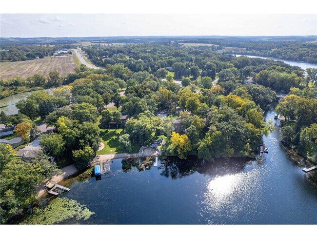 Building Photo - 1409 Hoot Lake Dr