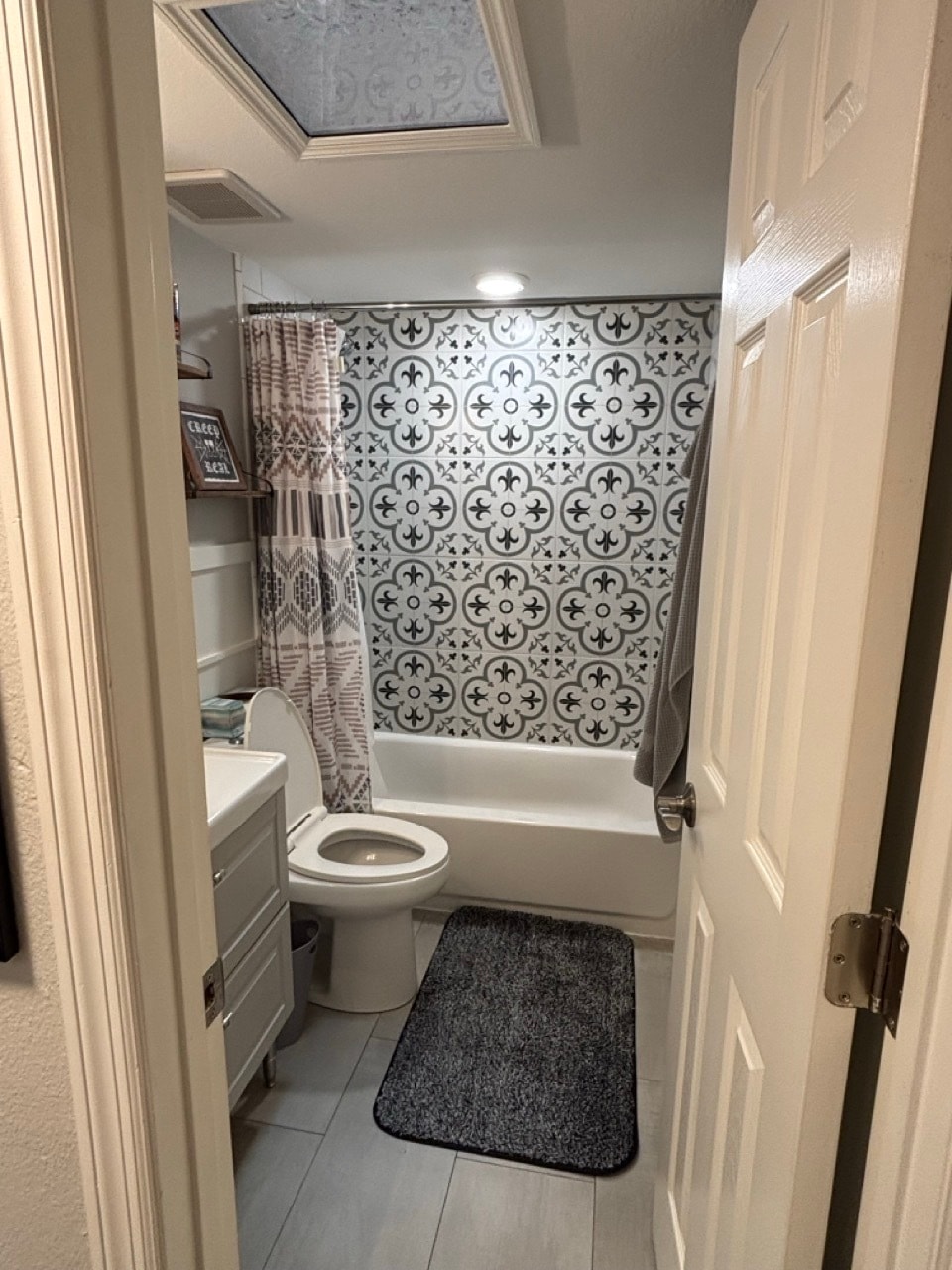Second Bath (suite with bedroom) - 2912 Plaza Terrace Dr