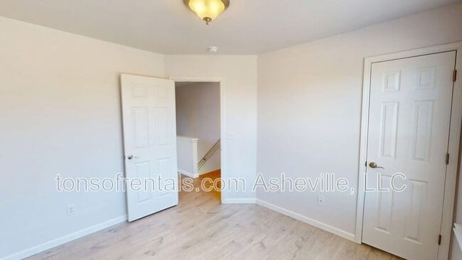Building Photo - 33 Mallard Run Dr
