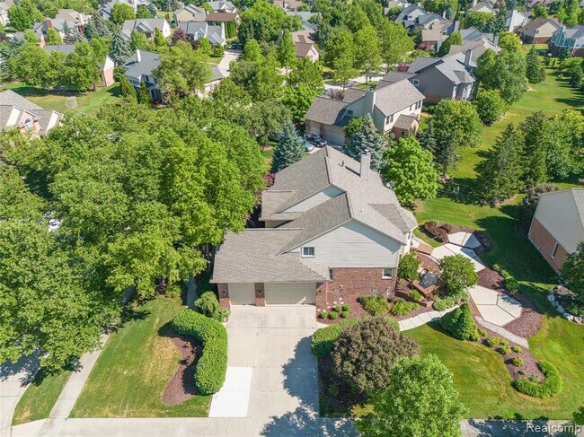 Building Photo - 24084 Westmont Dr