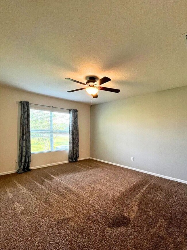 Building Photo - 4/2 with Community Amenities