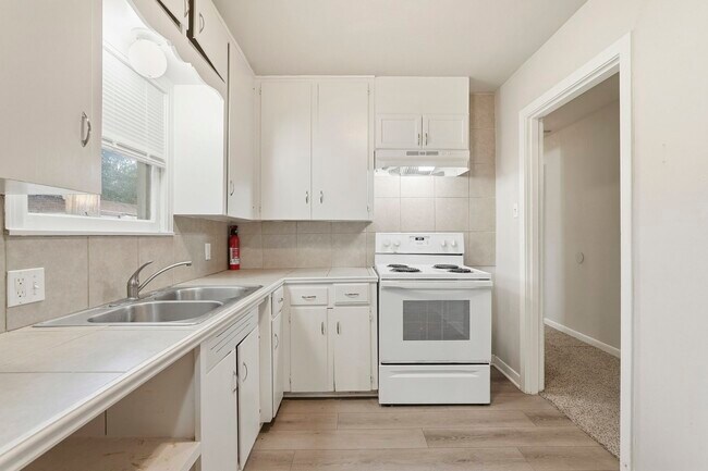 Building Photo - 2918 Tarpey Ave