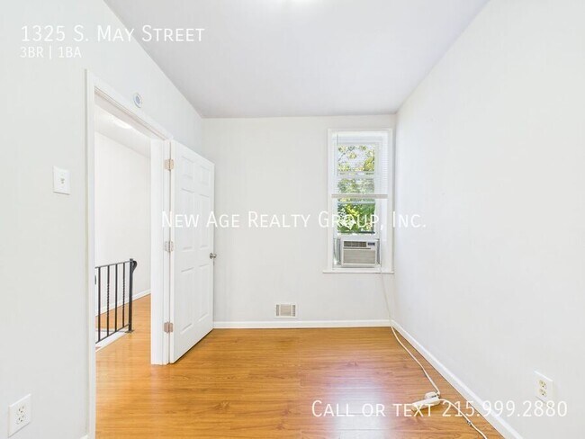 Building Photo - 1325 S May St