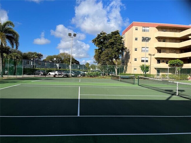 Building Photo - 404 NW 68th Ave