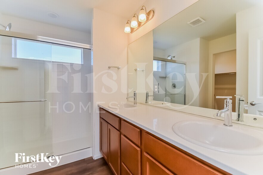 Building Photo - 10633 Luneth Dr