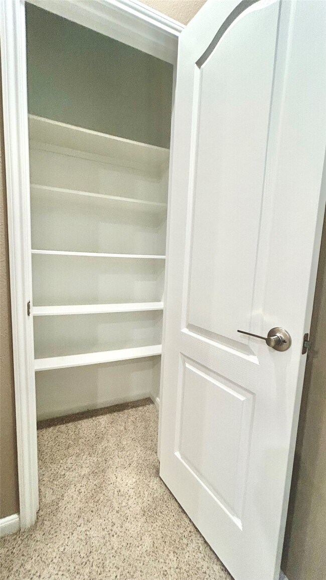 Building Photo - 2627 Hawthorn Park Ct