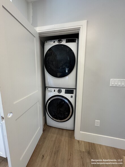 Building Photo - 28 Brooks St