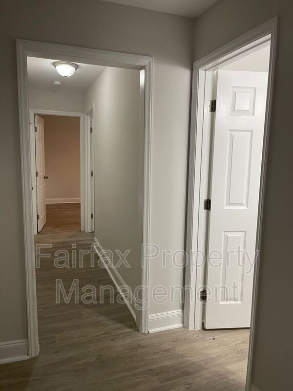 Building Photo - 1120 Elmo St