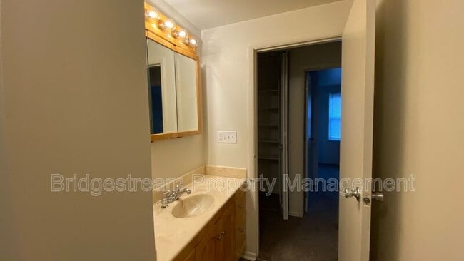 Building Photo - 105 Bedford Farm Cir