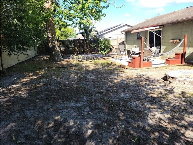 Building Photo - 6430 Lomand Ave