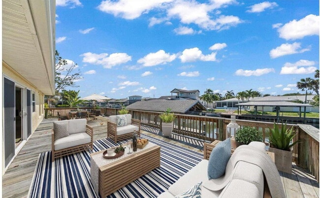 Building Photo - Melbourne Beach gem with covered boat house