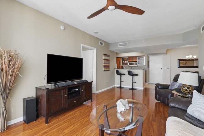 Building Photo - 1551 N Flagler Dr