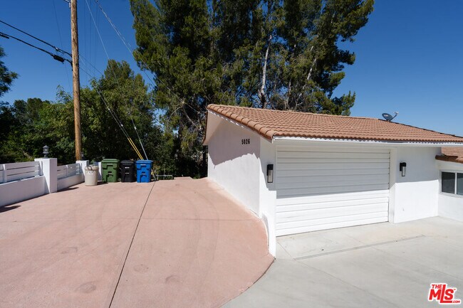 Building Photo - 5026 Medina Rd