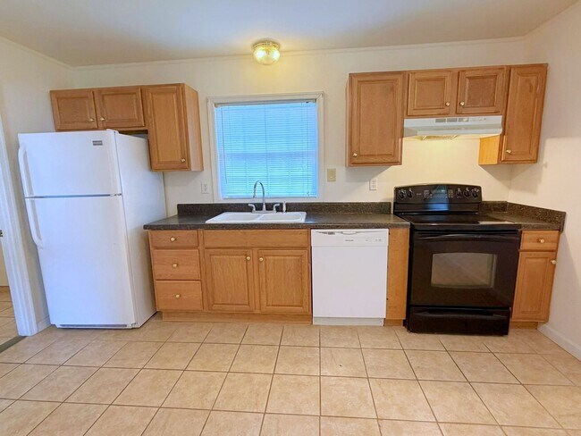 Building Photo - 9625 Shiloh Dr