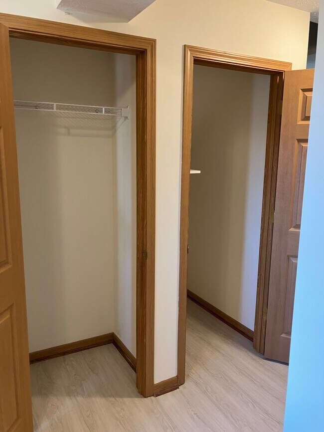 Building Photo - Updated 2 Bedroom (1084 sq ft), 1.5 Baths, and 1-Car Attached Garage in Troy, Ohio!