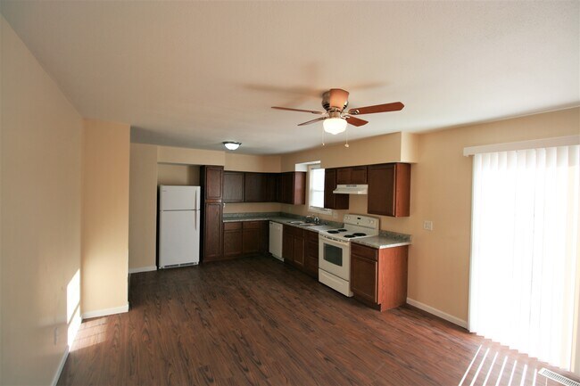 Building Photo - 920 Devils Glen Rd