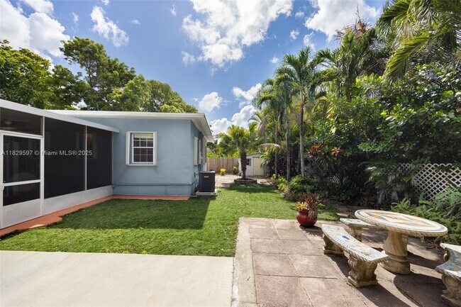 Building Photo - 5960 SW 46th Terrace