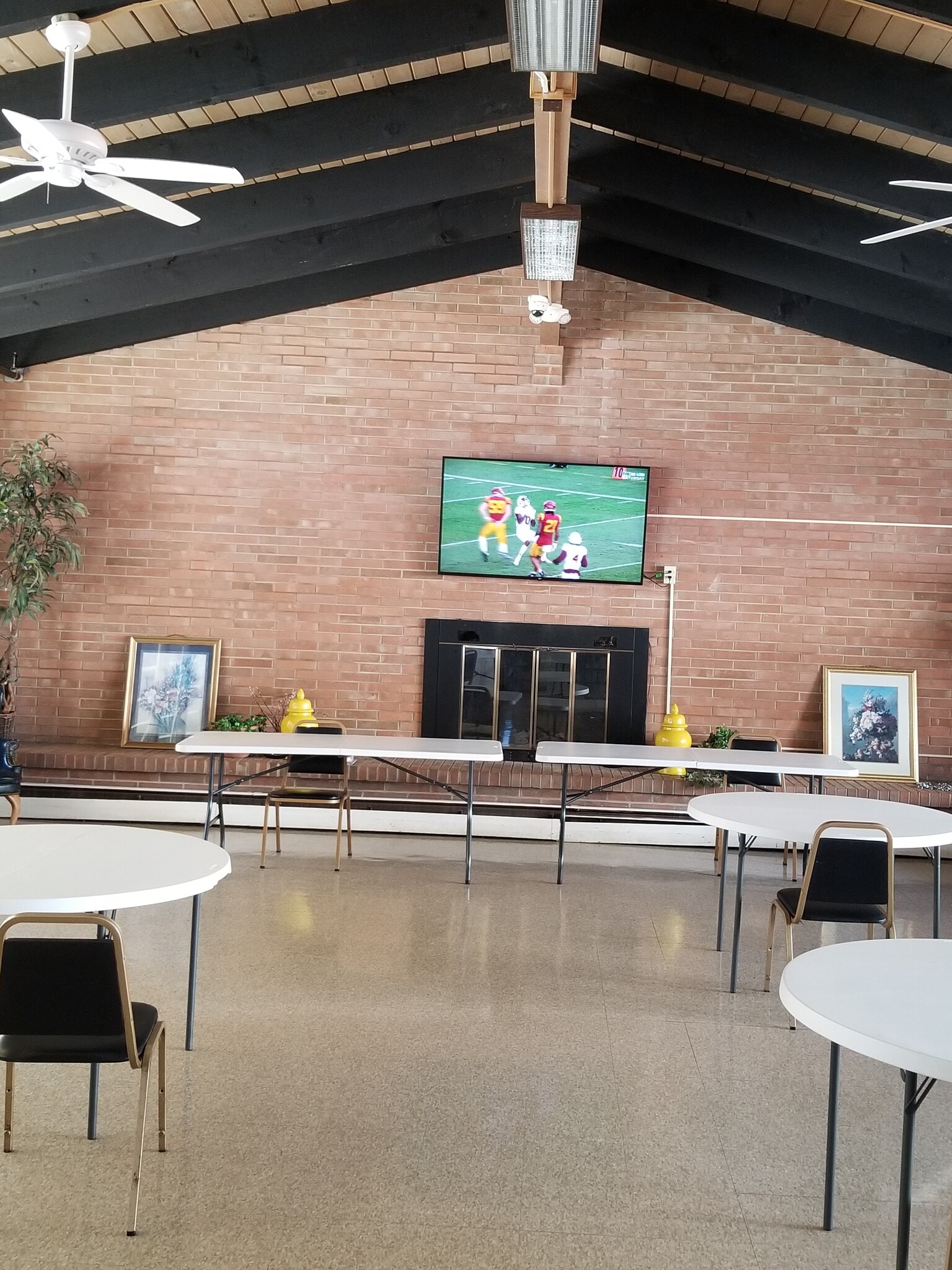 CLUB HOUSE - 2331 E Market St