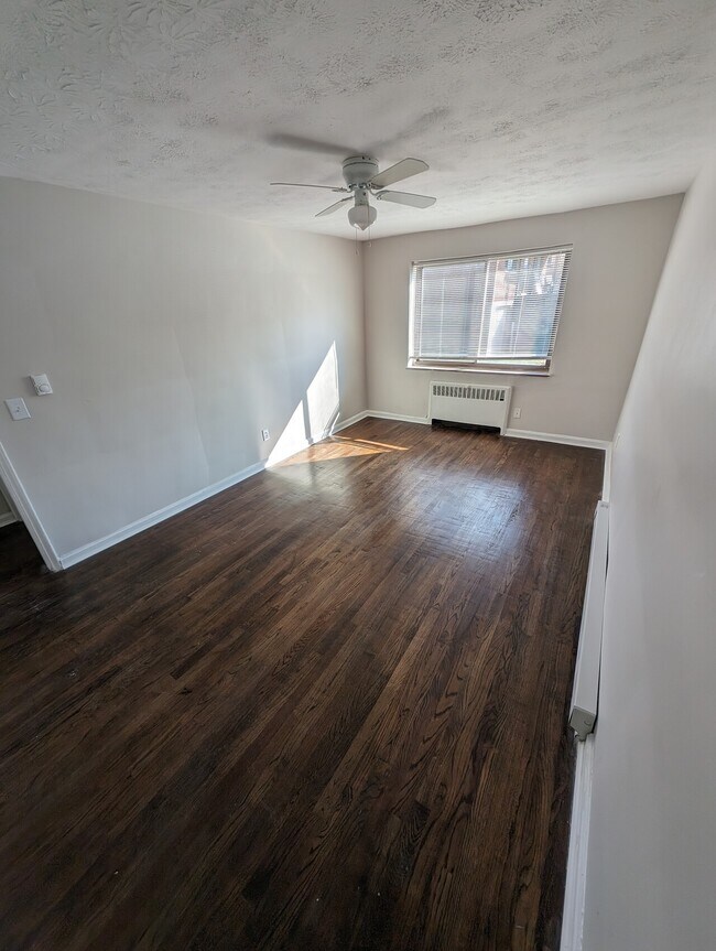 Building Photo - 2500 Boudinot Ave