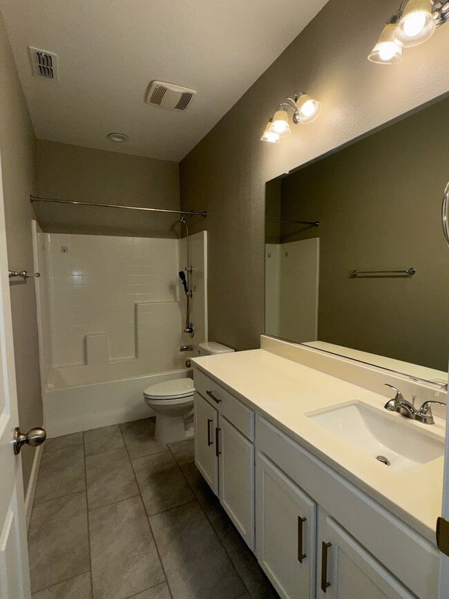 Building Photo - A Great House to Call Home!