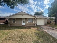 Building Photo - Sweet Two Bedroom Mustang Home