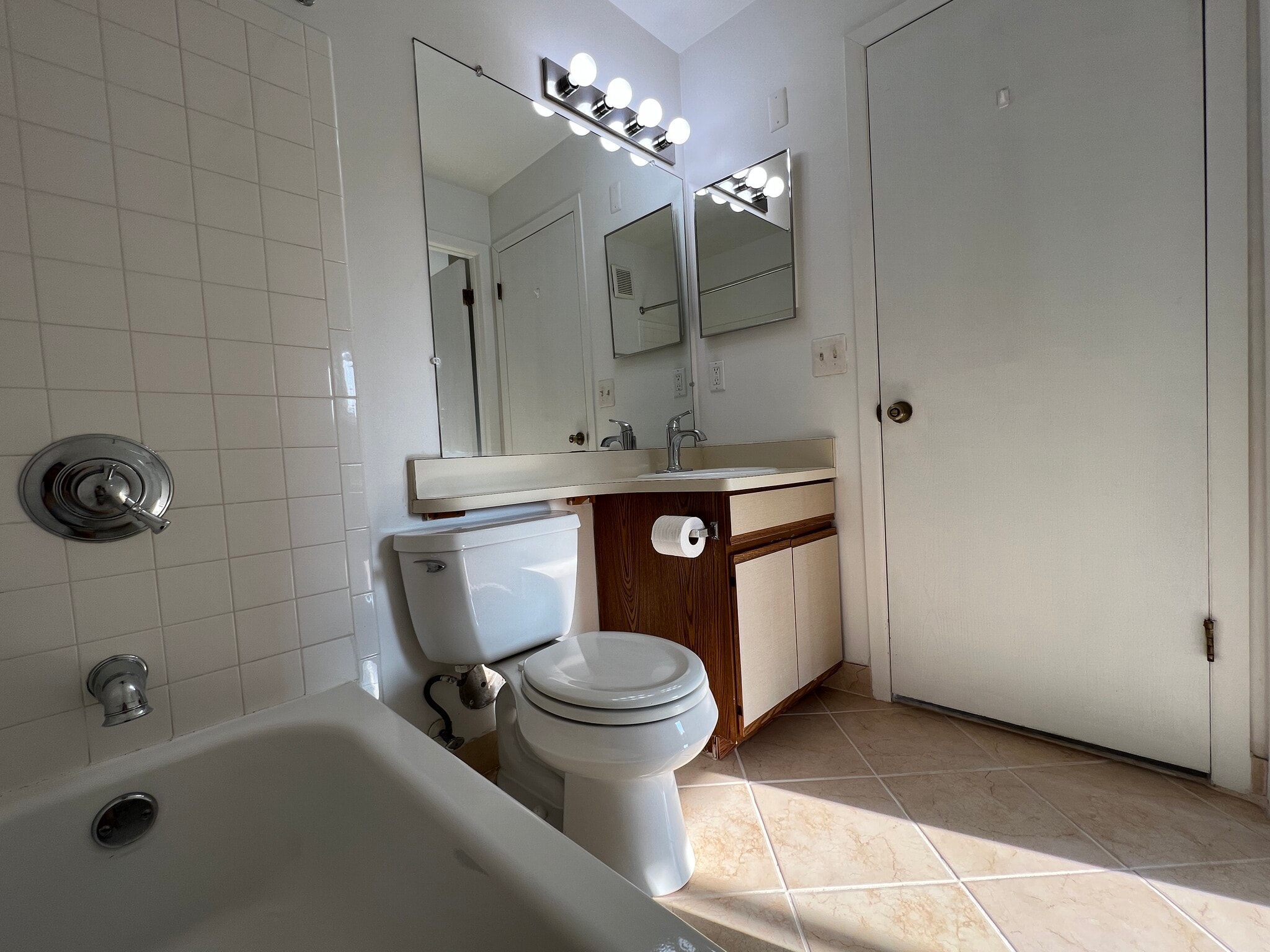 Master bath - 225 Briarcrest