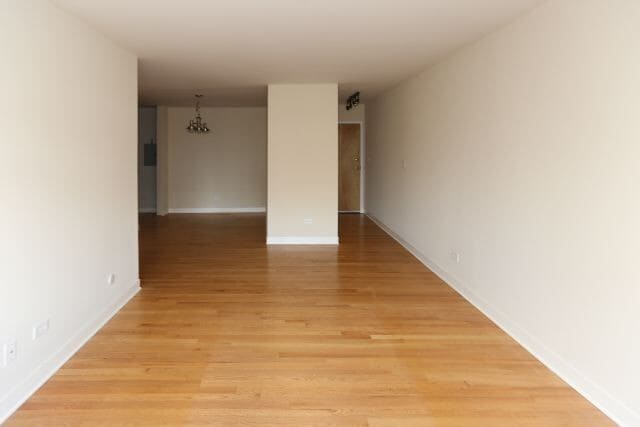 Building Photo - 630 W Wrightwood Ave