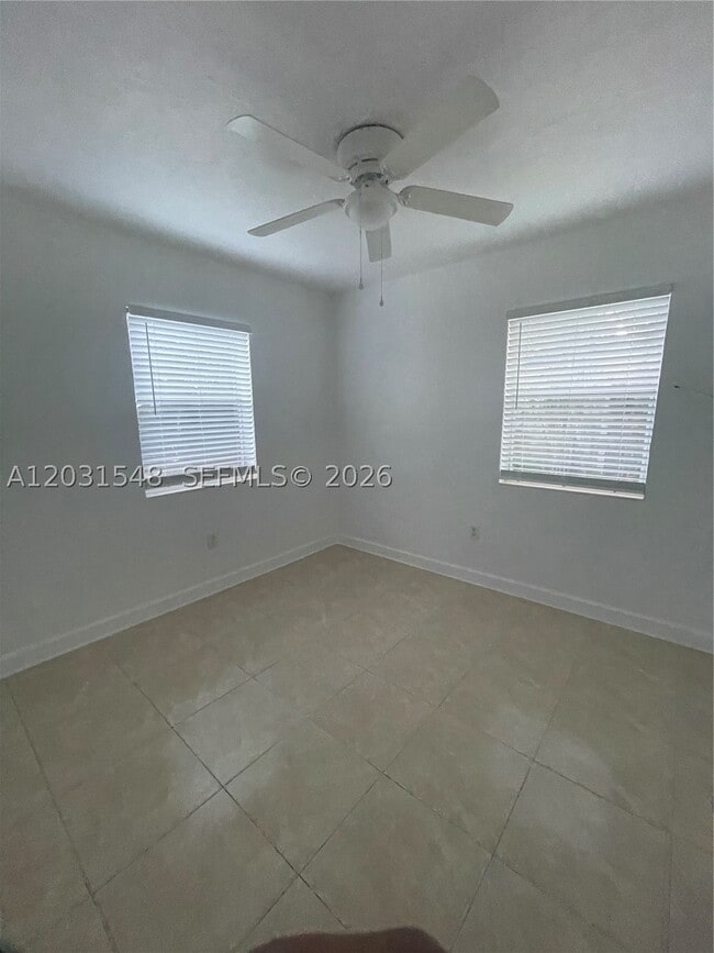 Building Photo - 420 SW 25th Terrace
