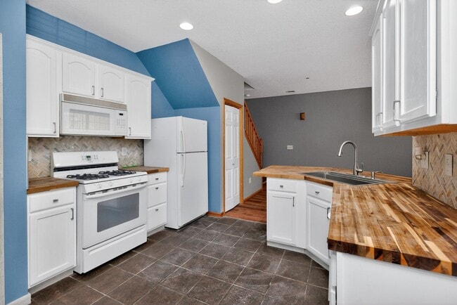 Building Photo - NEAR OTTER CREEK GOLF COURSE!! 2 Bedroom, 1.5 Bathroom in Northeast Ankeny