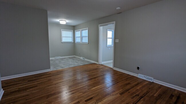 Building Photo - 932 Augusta Ave