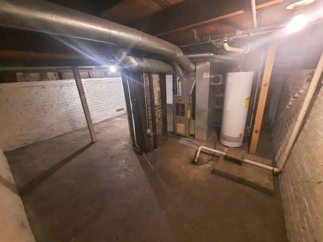 Building Photo - Two Bedroom, One Bathroom Home with fenced yard and shed