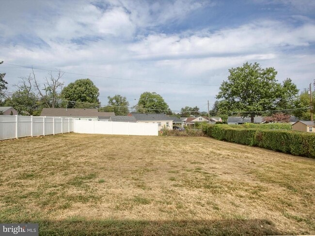 Building Photo - 1300 Strafford Rd