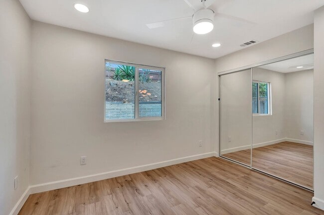 Building Photo - 2 bedrooms 1.5 baths home in San Diego FOR...
