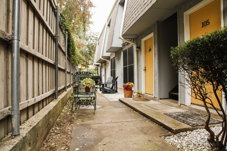 Building Photo - Bowser