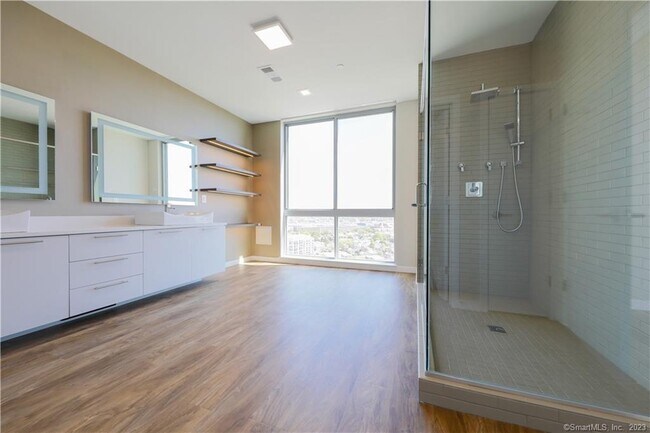 Building Photo - 850 Pacific St